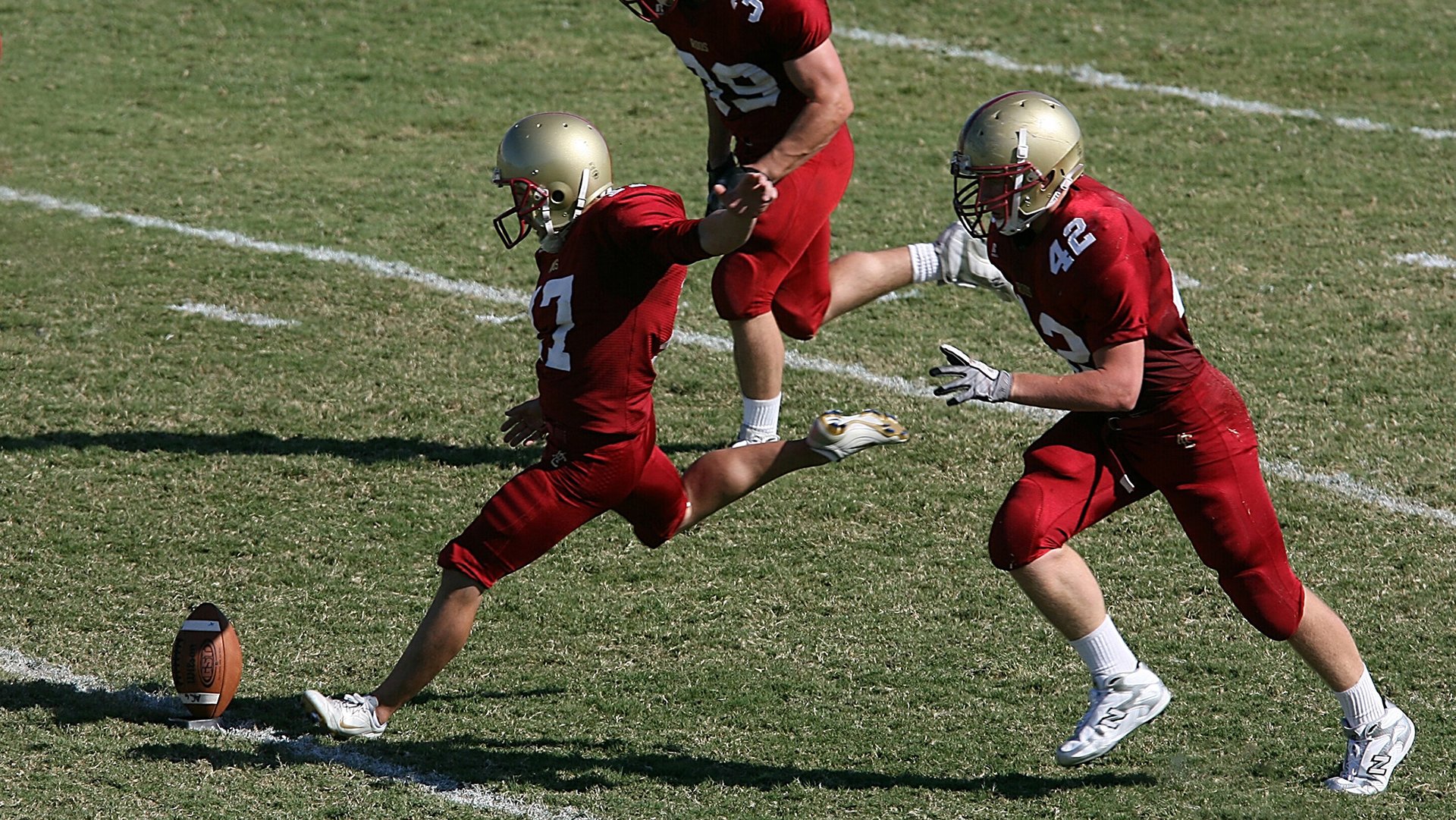 德甲:拜仁稳居第一,多特追赶两分,多特拜仁欧冠
